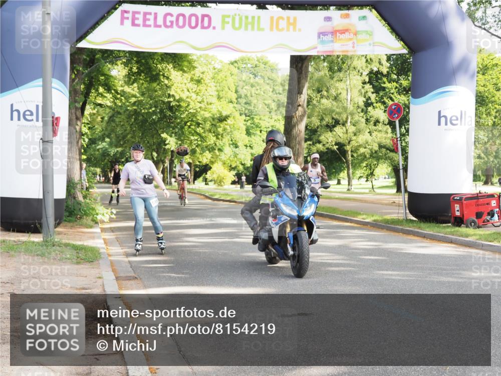 29.06.2025 - hella hamburg halbmarathon MichiJ http://msf.ph/oto/8154219 29.06.2025 09:54:08 Zwischen KM18-KM19  meine-sportfotos.de