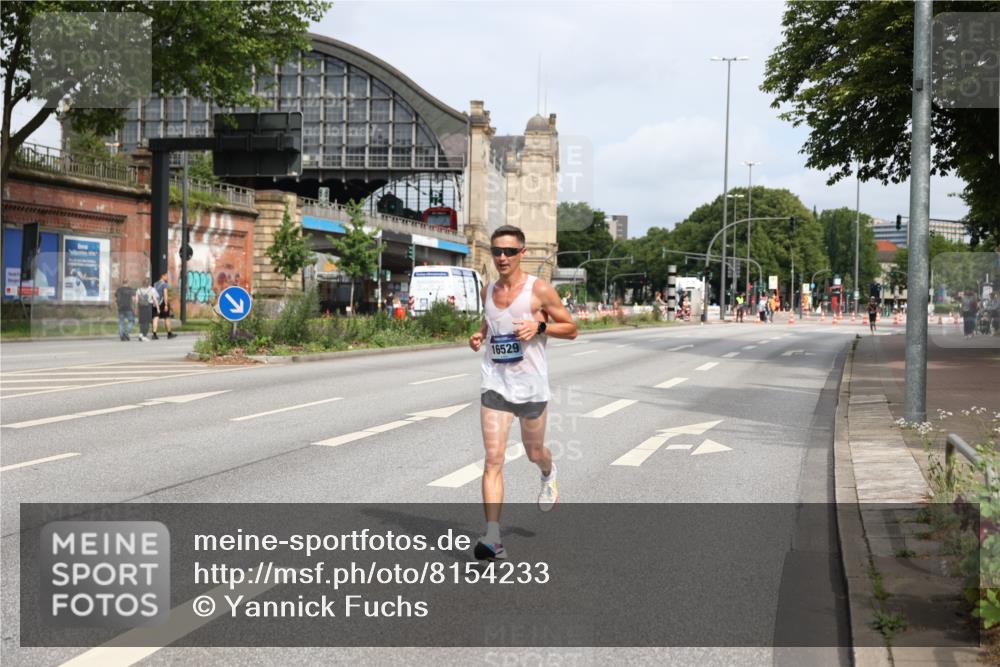 29.06.2025 - hella hamburg halbmarathon Yannick Fuchs http://msf.ph/oto/8154233 29.06.2025 10:12:52 20KM 4116, 16529, 18694 meine-sportfotos.de