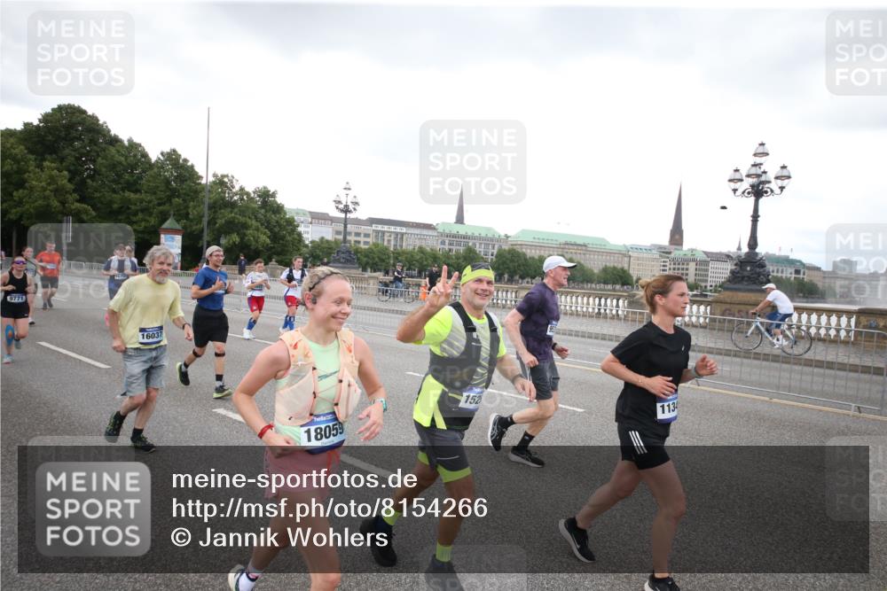 29.06.2025 - hella hamburg halbmarathon Jannik Wohlers http://msf.ph/oto/8154266 29.06.2025 10:53:21 Lombardsbrücke 1687, 1753, 2079, 2429, 3055, 4801, 5430, 5856, 5857, 5964, 6039, 6273, 6306, 6913, 6996, 7039, 7537, 7614, 7890, 8924, 9077, 9503, 9531, 9572, 9771, 11390, 11493, 12259, 12459, 13316, 14665, 14799, 14927, 15047, 15118, 15191, 15290, 15292, 15498, 15804, 15821, 15822, 16313, 16748, 17255, 17309, 17709, 18057, 18059, 18079, 18083, 18609, 18902 meine-sportfotos.de