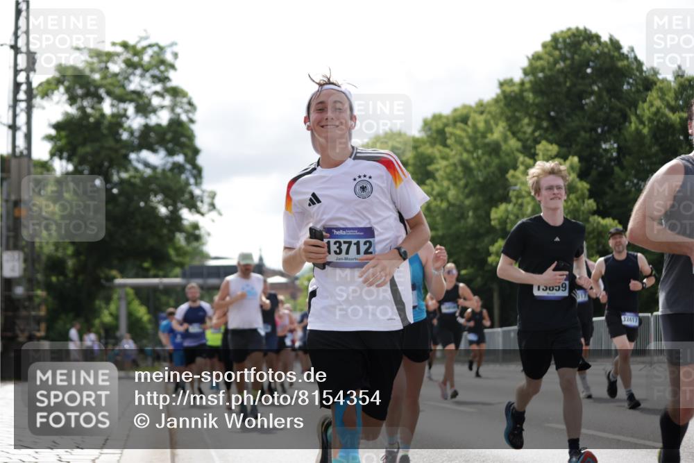 29.06.2025 - hella hamburg halbmarathon Jannik Wohlers http://msf.ph/oto/8154354 29.06.2025 10:16:12 Lombardsbrücke 1244, 1825, 2347, 2912, 3030, 3156, 3176, 3484, 3687, 4478, 5036, 5037, 6024, 6488, 7158, 7358, 8295, 8317, 8707, 8847, 8857, 9332, 9492, 9664, 9676, 9810, 10076, 10232, 10575, 11236, 11335, 11428, 11442, 11752, 12230, 12417, 12872, 12911, 13114, 13220, 13712, 13727, 13835, 13859, 14219, 14857, 15658, 15861, 16098, 16100, 16186, 16199, 16376, 16456, 16607, 16740, 16856, 17422, 17604, 17694, 17838, 17845, 17854, 17857, 17942 meine-sportfotos.de