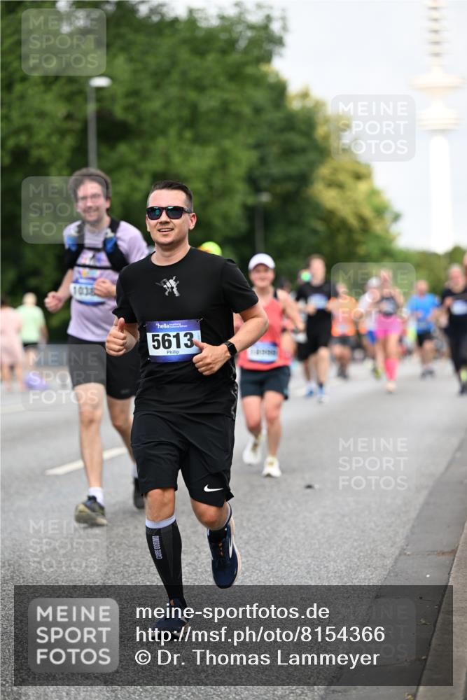 29.06.2025 - hella hamburg halbmarathon Dr. Thomas Lammeyer http://msf.ph/oto/8154366 29.06.2025 10:07:57 Kennedybrücke 1450, 2277, 2683, 4095, 4307, 4587, 4951, 5058, 5384, 5396, 5464, 5613, 6142, 6391, 6453, 7006, 7277, 7278, 7279, 7306, 7485, 8177, 8421, 8422, 8423, 8469, 8484, 9526, 9899, 10389, 11402 meine-sportfotos.de