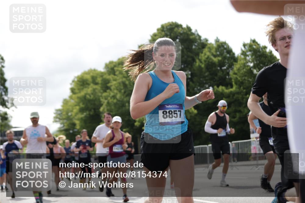29.06.2025 - hella hamburg halbmarathon Jannik Wohlers http://msf.ph/oto/8154374 29.06.2025 10:16:13 Lombardsbrücke 1244, 1825, 2347, 2912, 3030, 3088, 3156, 3176, 3484, 3687, 4478, 5036, 5037, 6488, 6742, 6941, 7158, 7358, 8295, 8317, 8619, 8707, 8847, 8857, 9332, 9492, 9664, 9676, 10076, 10232, 10575, 11236, 11335, 11428, 11442, 11752, 12230, 12417, 12872, 12911, 13114, 13220, 13712, 13835, 13859, 14219, 14857, 15658, 15861, 16098, 16100, 16186, 16376, 16456, 16607, 16740, 16856, 17422, 17604, 17694, 17838, 17845, 17854, 17857, 17942 meine-sportfotos.de