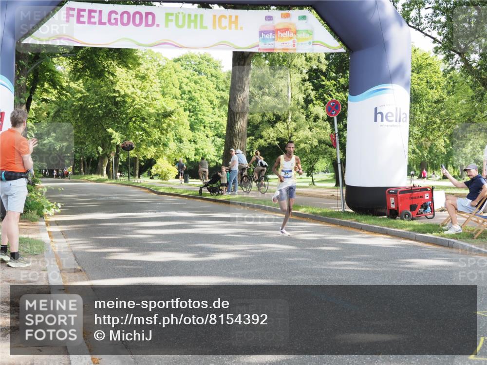 29.06.2025 - hella hamburg halbmarathon MichiJ http://msf.ph/oto/8154392 29.06.2025 09:54:53 Zwischen KM18-KM19 11 meine-sportfotos.de