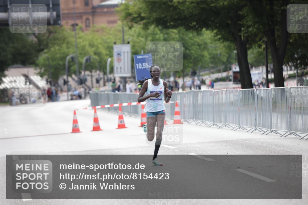 29.06.2025 - hella hamburg halbmarathon Jannik Wohlers http://msf.ph/oto/8154423 29.06.2025 09:35:33 Lombardsbrücke 28, 42, 14689 meine-sportfotos.de