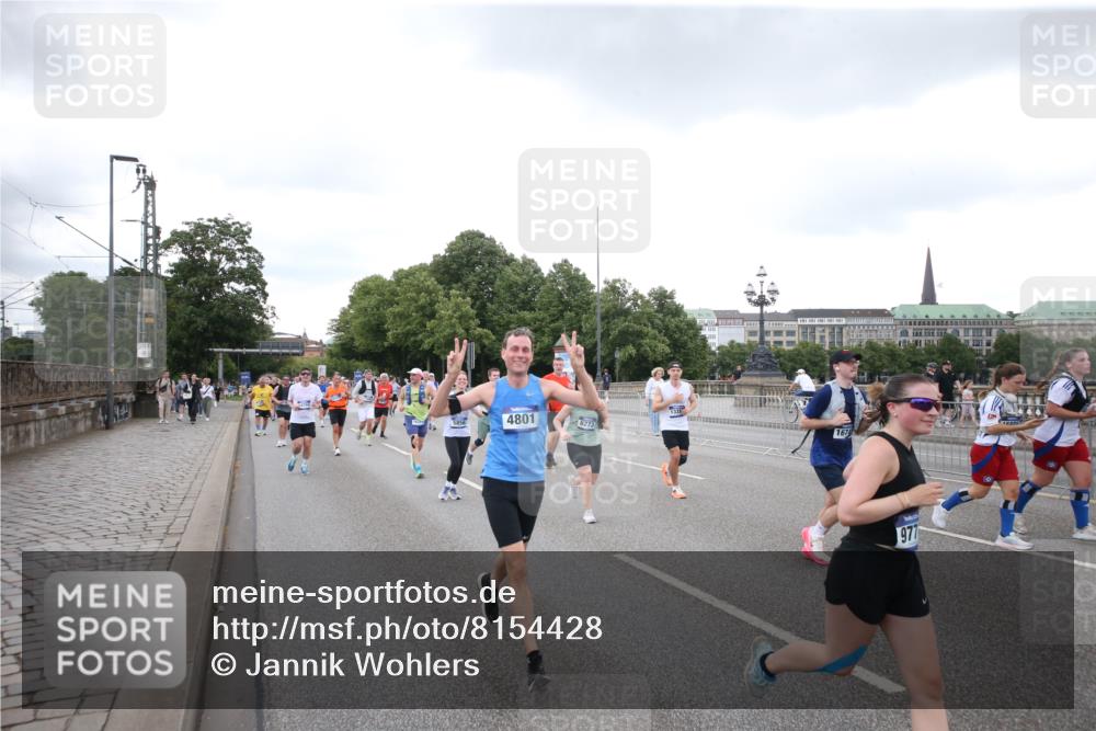 29.06.2025 - hella hamburg halbmarathon Jannik Wohlers http://msf.ph/oto/8154428 29.06.2025 10:53:23 Lombardsbrücke 1017, 1687, 1744, 1753, 2079, 3055, 4801, 5430, 5856, 5857, 5964, 6039, 6192, 6273, 6306, 6913, 6996, 7039, 7537, 7614, 7890, 8924, 9503, 9531, 9572, 9771, 11390, 11472, 11493, 12283, 13316, 13350, 14665, 14799, 14927, 15047, 15118, 15191, 15290, 15292, 15804, 15821, 15822, 16313, 16748, 17255, 17309, 17709, 18059, 18083, 18365, 18902 meine-sportfotos.de