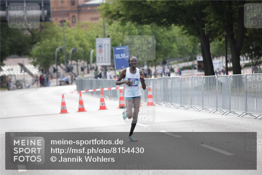29.06.2025 - hella hamburg halbmarathon Jannik Wohlers http://msf.ph/oto/8154430 29.06.2025 09:35:33 Lombardsbrücke 28, 42, 14689 meine-sportfotos.de