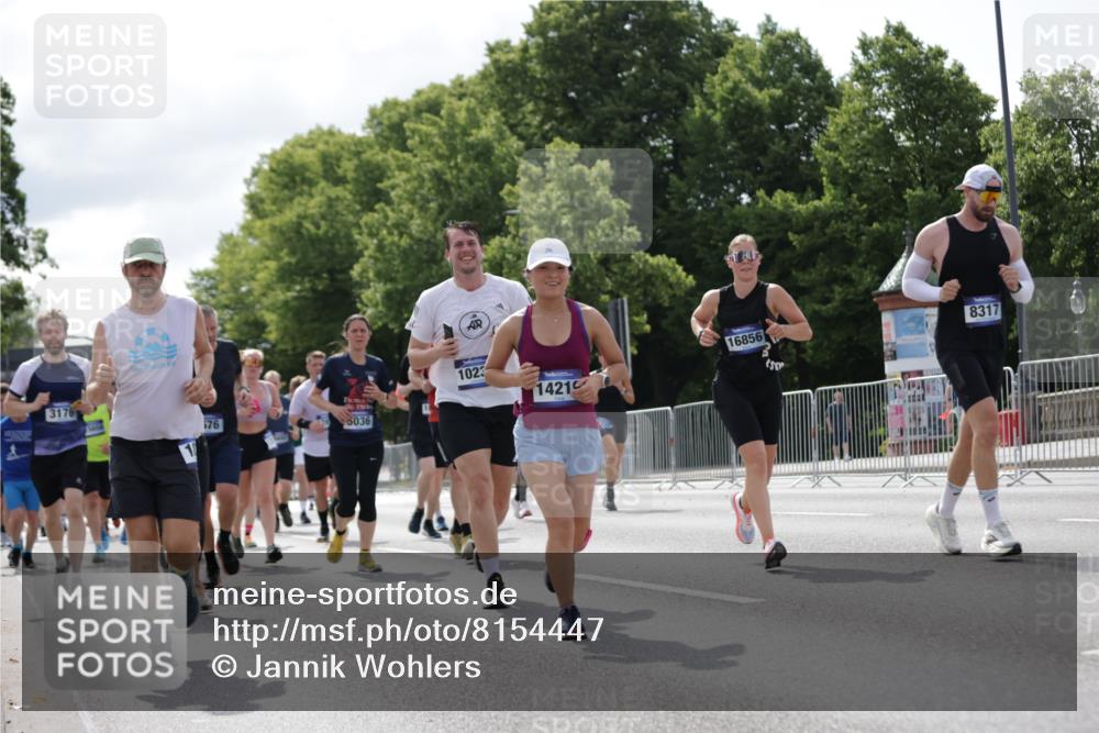 29.06.2025 - hella hamburg halbmarathon Jannik Wohlers http://msf.ph/oto/8154447 29.06.2025 10:16:14 Lombardsbrücke 1825, 2347, 2912, 3088, 3156, 3176, 3484, 3687, 4478, 5036, 5037, 6488, 6742, 6941, 7158, 7358, 8295, 8317, 8619, 8707, 8847, 8857, 9091, 9332, 9492, 9664, 9676, 10076, 10232, 10575, 11236, 11335, 11428, 11442, 11752, 12230, 12297, 12417, 12872, 12911, 13114, 13220, 13712, 13835, 13851, 13859, 14219, 14857, 15658, 15861, 16098, 16100, 16186, 16376, 16456, 16607, 16740, 16856, 17422, 17604, 17694, 17838, 17845, 17857, 17942 meine-sportfotos.de