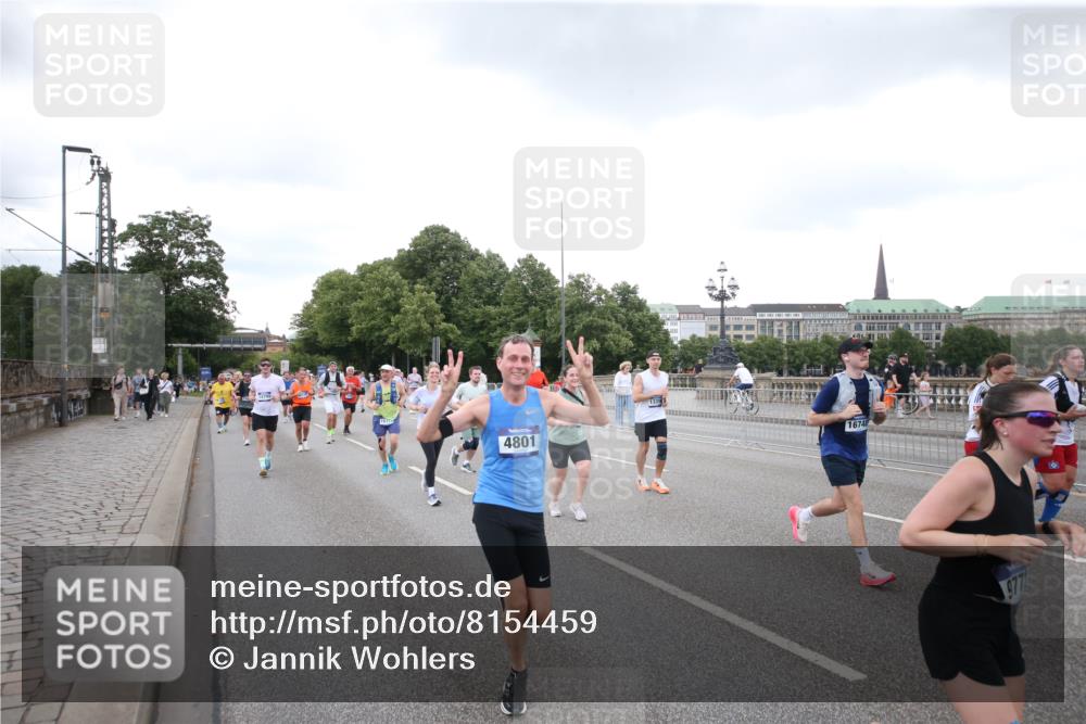 29.06.2025 - hella hamburg halbmarathon Jannik Wohlers http://msf.ph/oto/8154459 29.06.2025 10:53:24 Lombardsbrücke 1017, 1687, 1744, 1753, 2079, 2372, 3055, 4801, 5430, 5856, 5857, 5964, 6039, 6192, 6273, 6913, 6996, 7039, 7614, 7890, 8924, 9503, 9531, 9572, 9771, 11390, 11472, 11493, 12283, 12611, 13316, 13350, 14665, 14799, 14927, 15047, 15191, 15290, 15292, 15821, 15822, 16313, 16748, 17255, 17309, 17709, 18059, 18083, 18348, 18365, 18902 meine-sportfotos.de