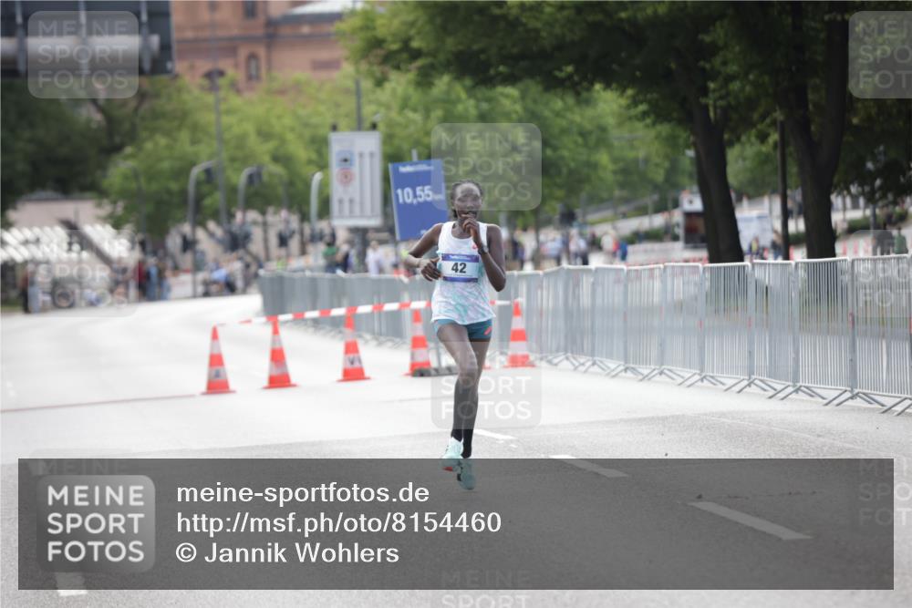 29.06.2025 - hella hamburg halbmarathon Jannik Wohlers http://msf.ph/oto/8154460 29.06.2025 09:35:33 Lombardsbrücke 28, 42, 14689 meine-sportfotos.de