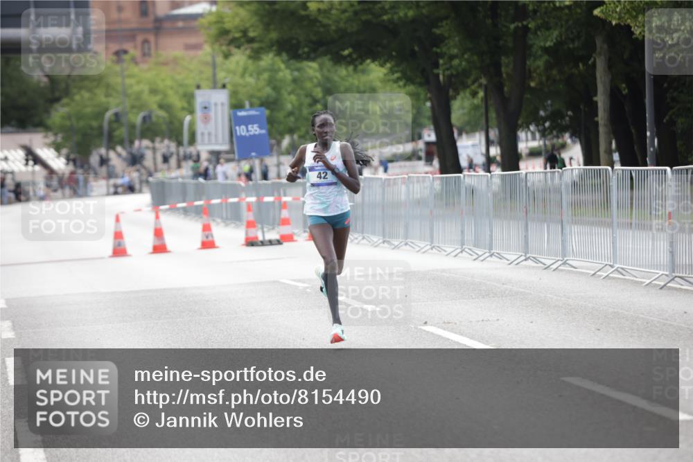 29.06.2025 - hella hamburg halbmarathon Jannik Wohlers http://msf.ph/oto/8154490 29.06.2025 09:35:34 Lombardsbrücke 28, 42, 14689 meine-sportfotos.de