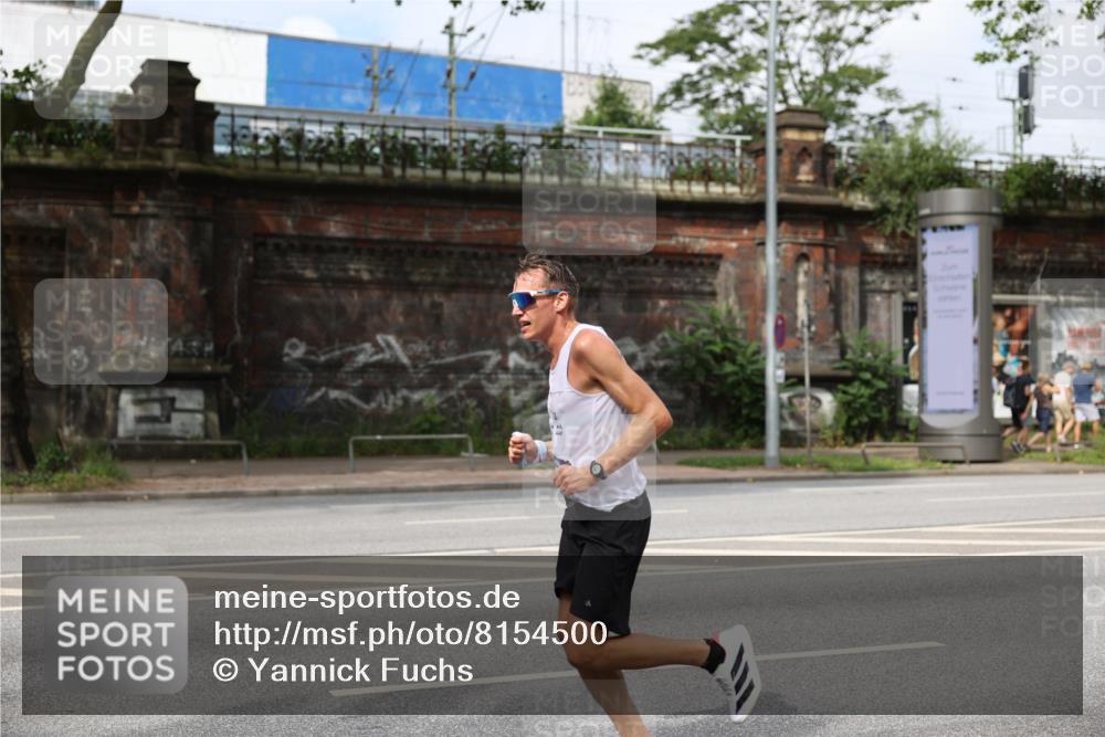 29.06.2025 - hella hamburg halbmarathon Yannick Fuchs http://msf.ph/oto/8154500 29.06.2025 10:13:46 20KM 14932, 15166, 19072 meine-sportfotos.de