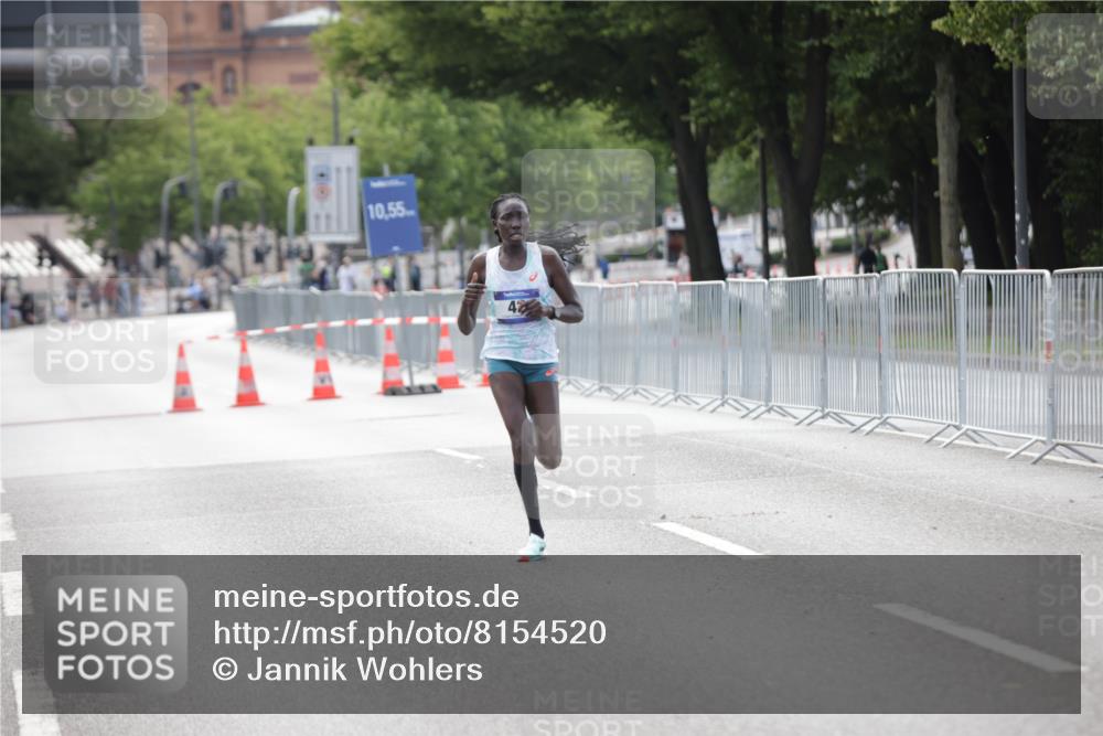 29.06.2025 - hella hamburg halbmarathon Jannik Wohlers http://msf.ph/oto/8154520 29.06.2025 09:35:34 Lombardsbrücke 28, 42, 14689 meine-sportfotos.de