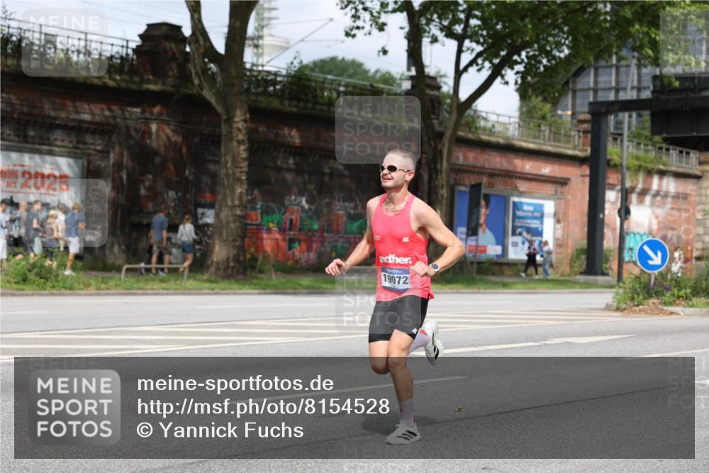 29.06.2025 - hella hamburg halbmarathon Yannick Fuchs http://msf.ph/oto/8154528 29.06.2025 10:13:48 20KM 14932, 15166, 19072 meine-sportfotos.de