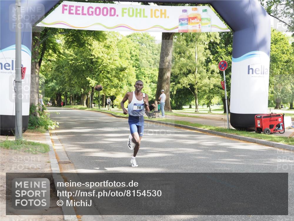 29.06.2025 - hella hamburg halbmarathon MichiJ http://msf.ph/oto/8154530 29.06.2025 09:55:27 Zwischen KM18-KM19 9, 16, 23 meine-sportfotos.de