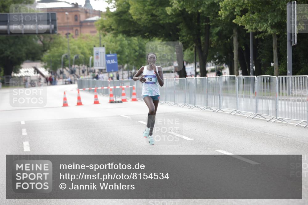 29.06.2025 - hella hamburg halbmarathon Jannik Wohlers http://msf.ph/oto/8154534 29.06.2025 09:35:34 Lombardsbrücke 28, 42, 14689 meine-sportfotos.de