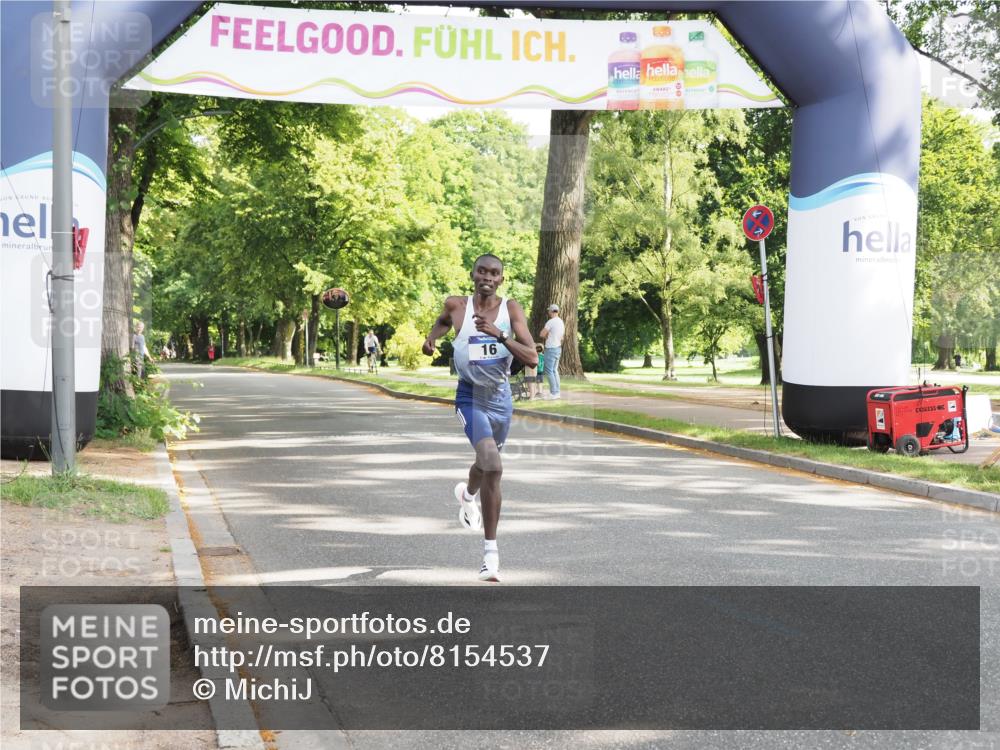 29.06.2025 - hella hamburg halbmarathon MichiJ http://msf.ph/oto/8154537 29.06.2025 09:55:27 Zwischen KM18-KM19 9, 16, 23 meine-sportfotos.de