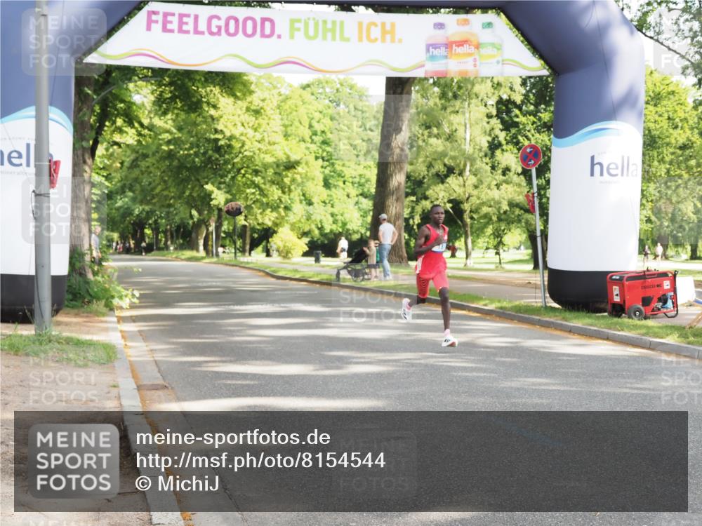 29.06.2025 - hella hamburg halbmarathon MichiJ http://msf.ph/oto/8154544 29.06.2025 09:55:45 Zwischen KM18-KM19  meine-sportfotos.de