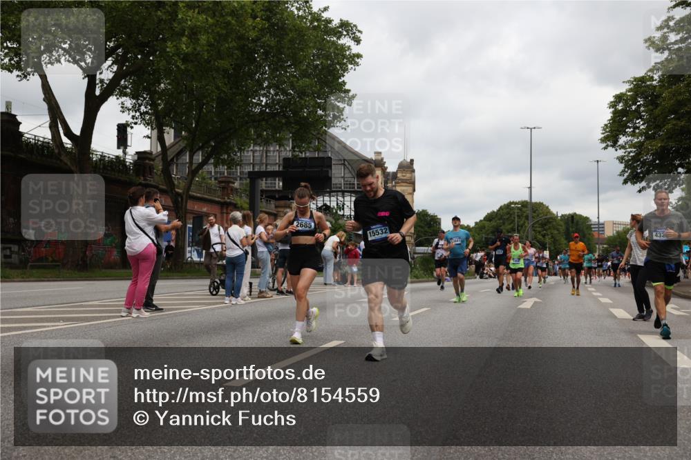 29.06.2025 - hella hamburg halbmarathon Yannick Fuchs http://msf.ph/oto/8154559 29.06.2025 10:57:53 20KM 1254, 1334, 1464, 2685, 4328, 5384, 7042, 7290, 7907, 8561, 9191, 10705, 11149, 11657, 11771, 12315, 12316, 12662, 13171, 13542, 13841, 14135, 14493, 15093, 15532, 15897, 16424, 16426, 16639, 16995, 17061, 17071, 17112, 17150, 17437, 17685, 17686, 17730, 18395, 18581, 18717 meine-sportfotos.de