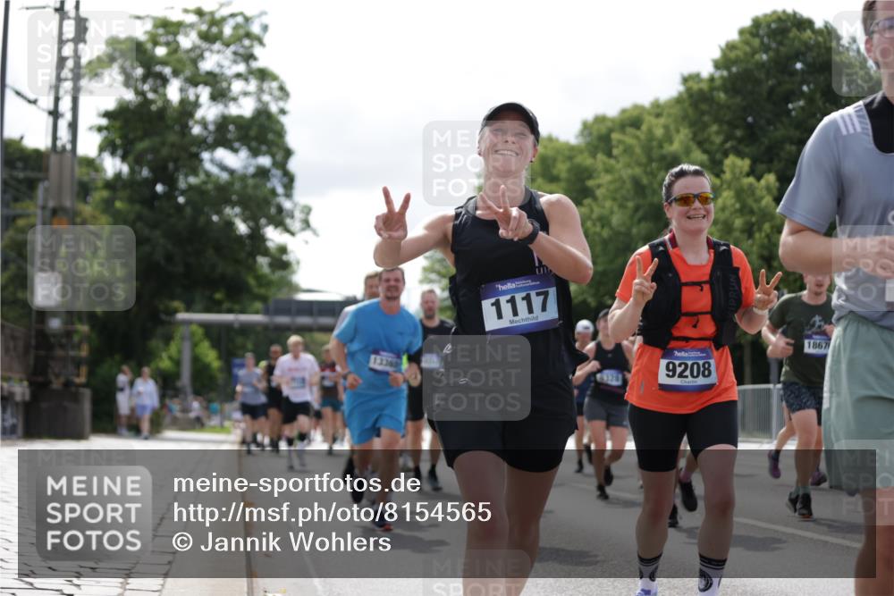 29.06.2025 - hella hamburg halbmarathon Jannik Wohlers http://msf.ph/oto/8154565 29.06.2025 10:16:24 Lombardsbrücke 1117, 1240, 1403, 1602, 1825, 2347, 2912, 3088, 3176, 3450, 5036, 5037, 6328, 6742, 6941, 6948, 7114, 7115, 7360, 7924, 8317, 8513, 8619, 8857, 9091, 9208, 9332, 9492, 9676, 9891, 10232, 10314, 10317, 10320, 10926, 11236, 11335, 11410, 11428, 11442, 12230, 12252, 12297, 12417, 12872, 13114, 13365, 13712, 13851, 13859, 14219, 14646, 15381, 15564, 15613, 15658, 15713, 15861, 16376, 16709, 16856, 17449, 17527, 17604, 17845, 17857, 18245 meine-sportfotos.de