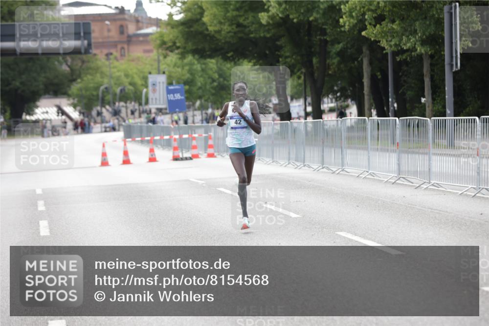 29.06.2025 - hella hamburg halbmarathon Jannik Wohlers http://msf.ph/oto/8154568 29.06.2025 09:35:34 Lombardsbrücke 28, 42, 14689 meine-sportfotos.de