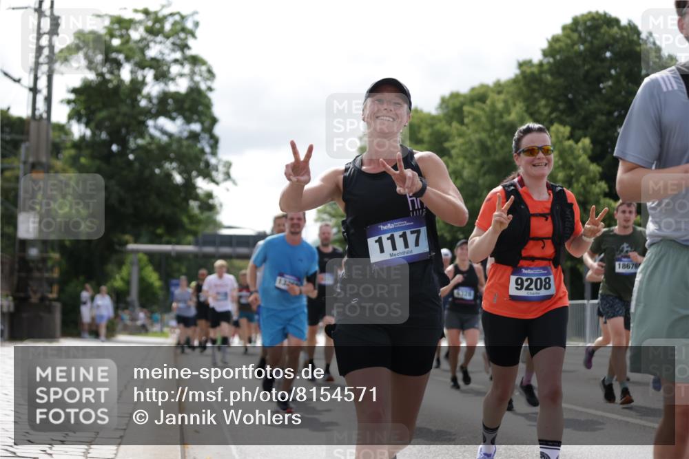 29.06.2025 - hella hamburg halbmarathon Jannik Wohlers http://msf.ph/oto/8154571 29.06.2025 10:16:24 Lombardsbrücke 1117, 1240, 1403, 1602, 1825, 2347, 2912, 3088, 3176, 3450, 5036, 5037, 6328, 6742, 6941, 6948, 7114, 7115, 7360, 7924, 8317, 8513, 8619, 8857, 9091, 9208, 9332, 9492, 9676, 9891, 10232, 10314, 10317, 10320, 10926, 11236, 11335, 11410, 11428, 11442, 12230, 12252, 12297, 12417, 12872, 13114, 13365, 13712, 13851, 13859, 14219, 14646, 15381, 15564, 15613, 15658, 15713, 15861, 16376, 16709, 16856, 17449, 17527, 17604, 17845, 17857, 18245 meine-sportfotos.de