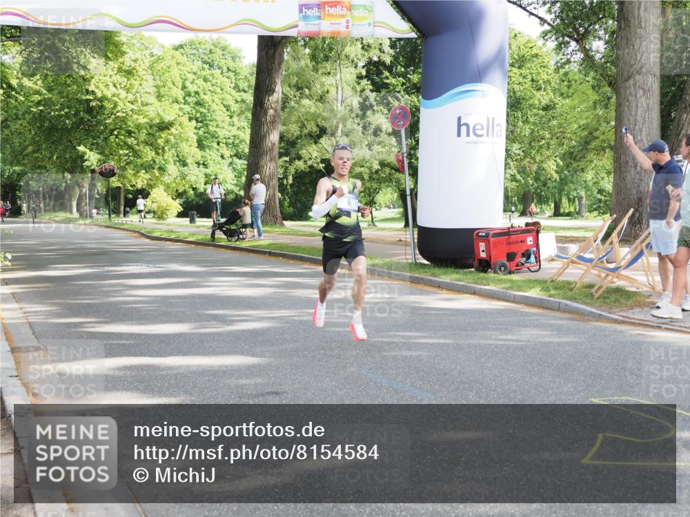 29.06.2025 - hella hamburg halbmarathon MichiJ http://msf.ph/oto/8154584 29.06.2025 09:56:08 Zwischen KM18-KM19 6 meine-sportfotos.de