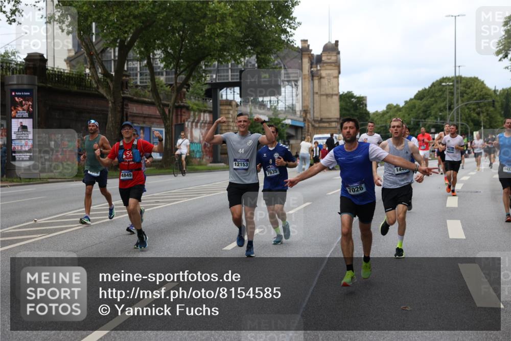 29.06.2025 - hella hamburg halbmarathon Yannick Fuchs http://msf.ph/oto/8154585 29.06.2025 10:37:56 20KM 3109, 3116, 3124, 3146, 3437, 3697, 3928, 4080, 4318, 5506, 6495, 7026, 7093, 7185, 7451, 7508, 7635, 8664, 9114, 10237, 10246, 10493, 11648, 11778, 11848, 12153, 12327, 12623, 12657, 12776, 13348, 13398, 13897, 14201, 14210, 14484, 14690, 14849, 15383, 15932, 16105, 16314, 16338, 16648, 16997, 17391, 17403, 17516, 18449, 18678, 18775, 19009, 19038, 19051, 19090, 19229 meine-sportfotos.de