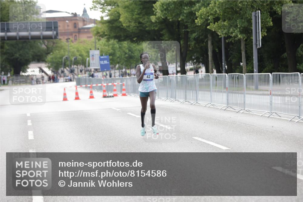 29.06.2025 - hella hamburg halbmarathon Jannik Wohlers http://msf.ph/oto/8154586 29.06.2025 09:35:35 Lombardsbrücke 28, 42, 14689 meine-sportfotos.de