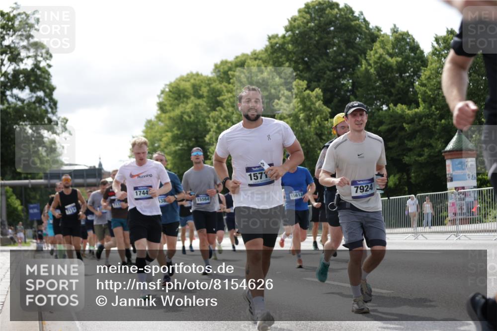 29.06.2025 - hella hamburg halbmarathon Jannik Wohlers http://msf.ph/oto/8154626 29.06.2025 10:16:29 Lombardsbrücke 1117, 1240, 1331, 1403, 1553, 1602, 2225, 3088, 3176, 3450, 3622, 5036, 5037, 6328, 6742, 6941, 6948, 7114, 7115, 7257, 7345, 7360, 7376, 7924, 7928, 8263, 8513, 8619, 9091, 9208, 9332, 9492, 9676, 9891, 10165, 10314, 10317, 10320, 10735, 10926, 11335, 11410, 11428, 11442, 12043, 12252, 12289, 12297, 12640, 13114, 13206, 13365, 13851, 14597, 14646, 15381, 15564, 15613, 15658, 15713, 15861, 16376, 16447, 16459, 16709, 17449, 17527, 17604, 17845, 17857, 18245 meine-sportfotos.de