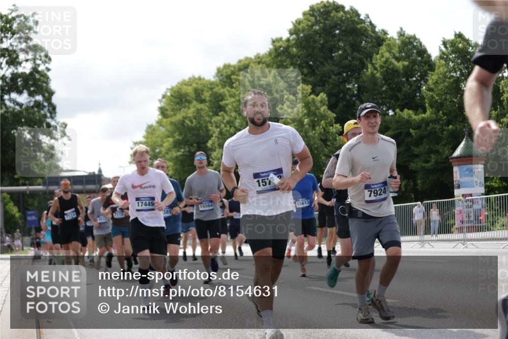 29.06.2025 - hella hamburg halbmarathon Jannik Wohlers http://msf.ph/oto/8154631 29.06.2025 10:16:29 Lombardsbrücke 1117, 1240, 1331, 1403, 1553, 1602, 2225, 3088, 3176, 3450, 3622, 5036, 5037, 6328, 6742, 6941, 6948, 7114, 7115, 7257, 7345, 7360, 7376, 7924, 7928, 8263, 8513, 8619, 9091, 9208, 9332, 9492, 9676, 9891, 10165, 10314, 10317, 10320, 10735, 10926, 11335, 11410, 11428, 11442, 12043, 12252, 12289, 12297, 12640, 13114, 13206, 13365, 13851, 14597, 14646, 15381, 15564, 15613, 15658, 15713, 15861, 16376, 16447, 16459, 16709, 17449, 17527, 17604, 17845, 17857, 18245 meine-sportfotos.de