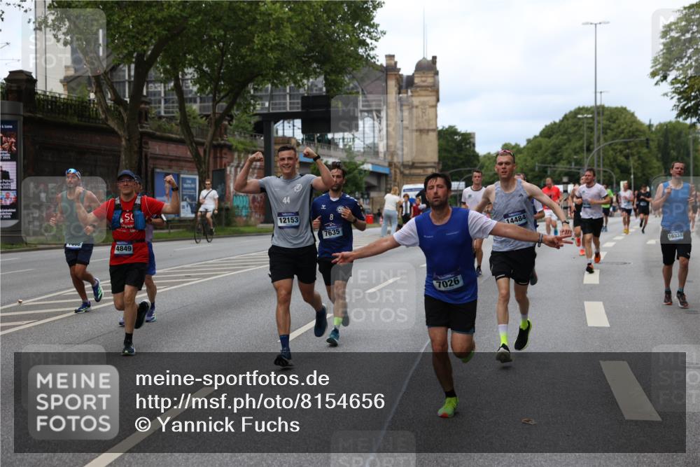 29.06.2025 - hella hamburg halbmarathon Yannick Fuchs http://msf.ph/oto/8154656 29.06.2025 10:37:56 20KM 3109, 3116, 3124, 3146, 3437, 3697, 3928, 4080, 4318, 5506, 6495, 7026, 7093, 7185, 7451, 7508, 7635, 8664, 9114, 10237, 10246, 10493, 11648, 11778, 11848, 12153, 12327, 12623, 12657, 12776, 13348, 13398, 13897, 14201, 14210, 14484, 14690, 14849, 15383, 15932, 16105, 16314, 16338, 16648, 16997, 17391, 17403, 17516, 18449, 18678, 18775, 19009, 19038, 19051, 19090, 19229 meine-sportfotos.de