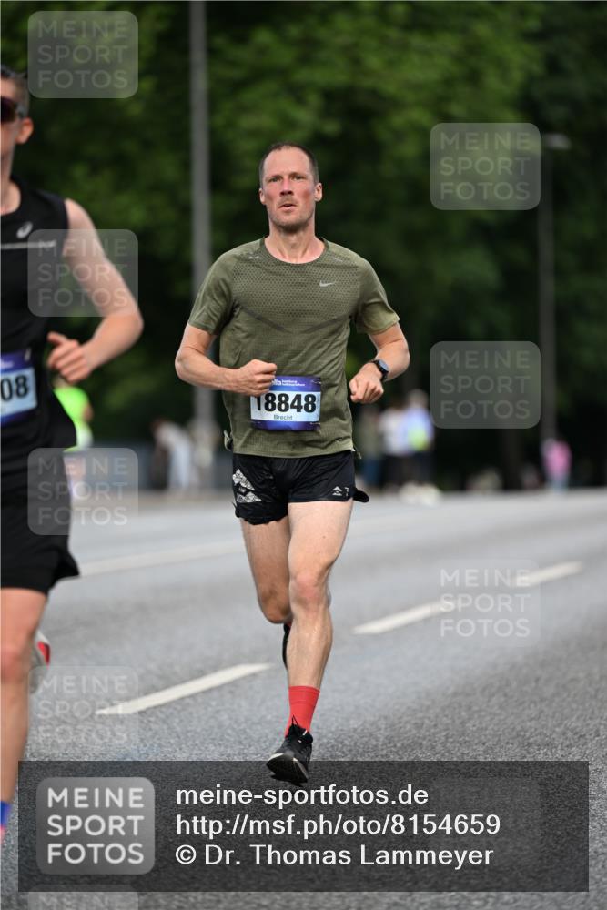 29.06.2025 - hella hamburg halbmarathon Dr. Thomas Lammeyer http://msf.ph/oto/8154659 29.06.2025 09:42:39 Kennedybrücke 51, 6380, 6699, 11342 meine-sportfotos.de