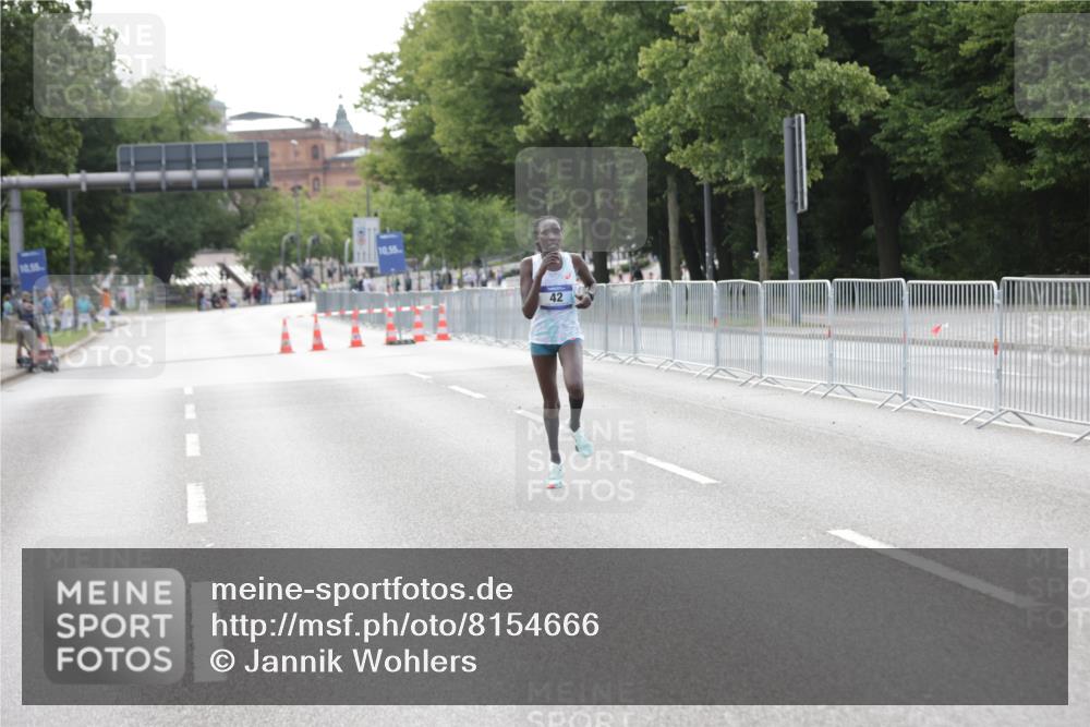 29.06.2025 - hella hamburg halbmarathon Jannik Wohlers http://msf.ph/oto/8154666 29.06.2025 09:35:35 Lombardsbrücke 28, 42, 14689 meine-sportfotos.de