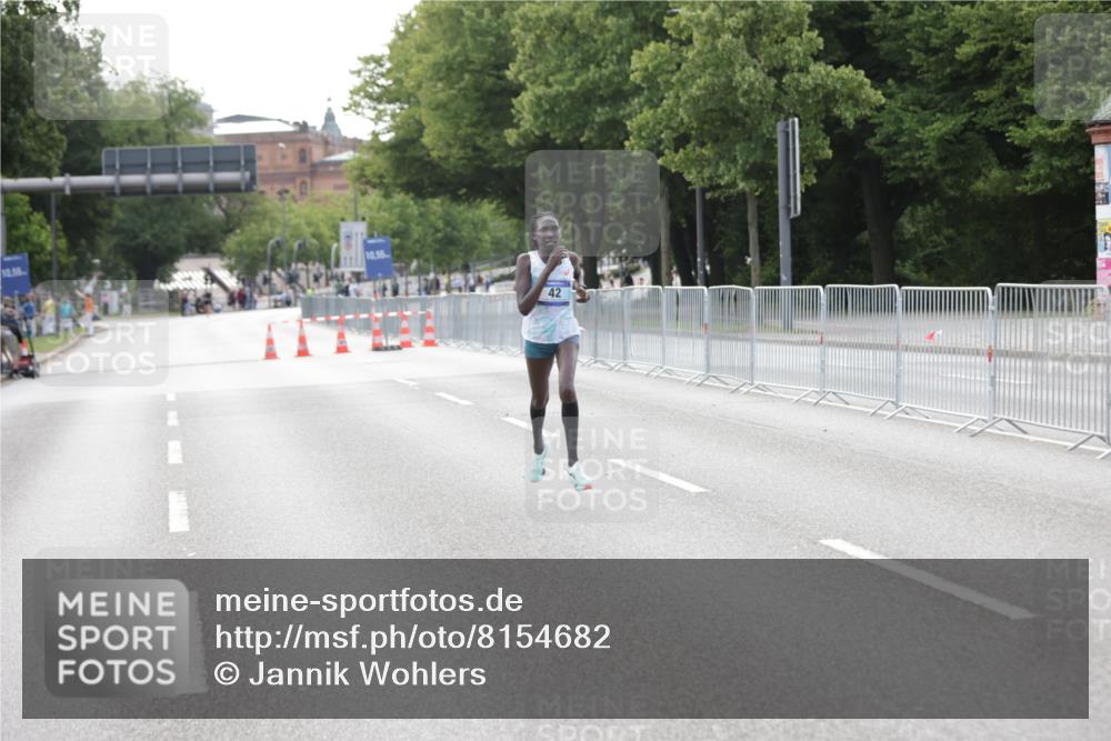 29.06.2025 - hella hamburg halbmarathon Jannik Wohlers http://msf.ph/oto/8154682 29.06.2025 09:35:35 Lombardsbrücke 28, 42, 14689 meine-sportfotos.de
