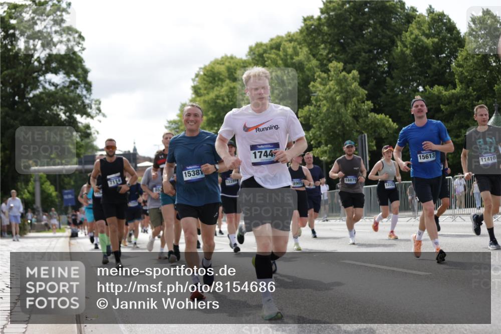 29.06.2025 - hella hamburg halbmarathon Jannik Wohlers http://msf.ph/oto/8154686 29.06.2025 10:16:30 Lombardsbrücke 1117, 1240, 1331, 1403, 1553, 1602, 2225, 3088, 3176, 3450, 3622, 5036, 5037, 6328, 6742, 6941, 6948, 7114, 7115, 7257, 7345, 7360, 7376, 7924, 7928, 8263, 8513, 8619, 9091, 9208, 9332, 9492, 9891, 10165, 10314, 10317, 10320, 10735, 10926, 11335, 11410, 11428, 11442, 12043, 12252, 12289, 12297, 12640, 13114, 13206, 13365, 13851, 14597, 14646, 15381, 15564, 15613, 15658, 15713, 15861, 16376, 16447, 16459, 16709, 17449, 17527, 17604, 17661, 17845, 17857, 18245 meine-sportfotos.de