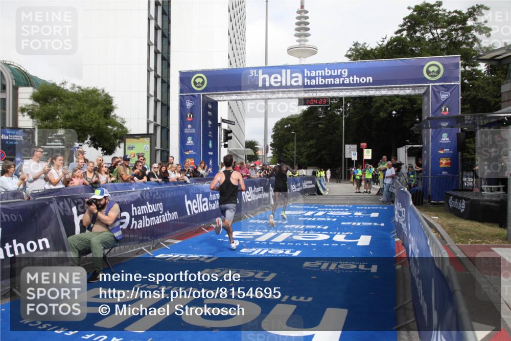 29.06.2025 - hella hamburg halbmarathon Michael Strokosch http://msf.ph/oto/8154695 29.06.2025 10:04:27 Ziel 8, 20, 59 meine-sportfotos.de