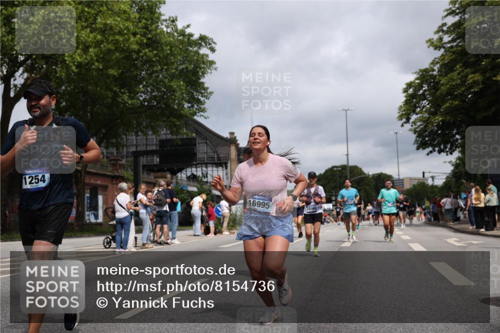 29.06.2025 - hella hamburg halbmarathon Yannick Fuchs http://msf.ph/oto/8154736 29.06.2025 10:58:00 20KM 1254, 1334, 1464, 2685, 2810, 4328, 5384, 7042, 7290, 7907, 8561, 9191, 11149, 12479, 12662, 13503, 13542, 13841, 14225, 15093, 15532, 15797, 15897, 16424, 16995, 17061, 17112, 17150, 17533, 17685, 17686, 17730, 18395, 18581, 18717 meine-sportfotos.de