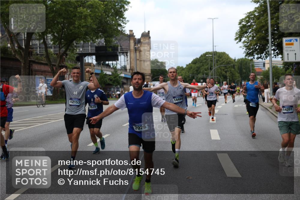 29.06.2025 - hella hamburg halbmarathon Yannick Fuchs http://msf.ph/oto/8154745 29.06.2025 10:37:56 20KM 3109, 3116, 3124, 3146, 3437, 3697, 3928, 4080, 4318, 5506, 6495, 7026, 7093, 7185, 7451, 7508, 7635, 8664, 9114, 10237, 10246, 10493, 11648, 11778, 11848, 12153, 12327, 12623, 12657, 12776, 13348, 13398, 13897, 14201, 14210, 14484, 14690, 14849, 15383, 15932, 16105, 16314, 16338, 16648, 16997, 17391, 17403, 17516, 18449, 18678, 18775, 19009, 19038, 19051, 19090, 19229 meine-sportfotos.de