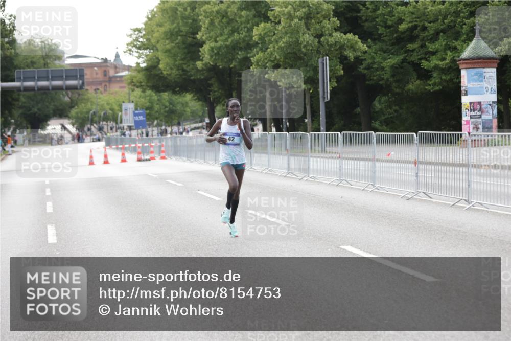 29.06.2025 - hella hamburg halbmarathon Jannik Wohlers http://msf.ph/oto/8154753 29.06.2025 09:35:36 Lombardsbrücke 28, 42, 14689 meine-sportfotos.de