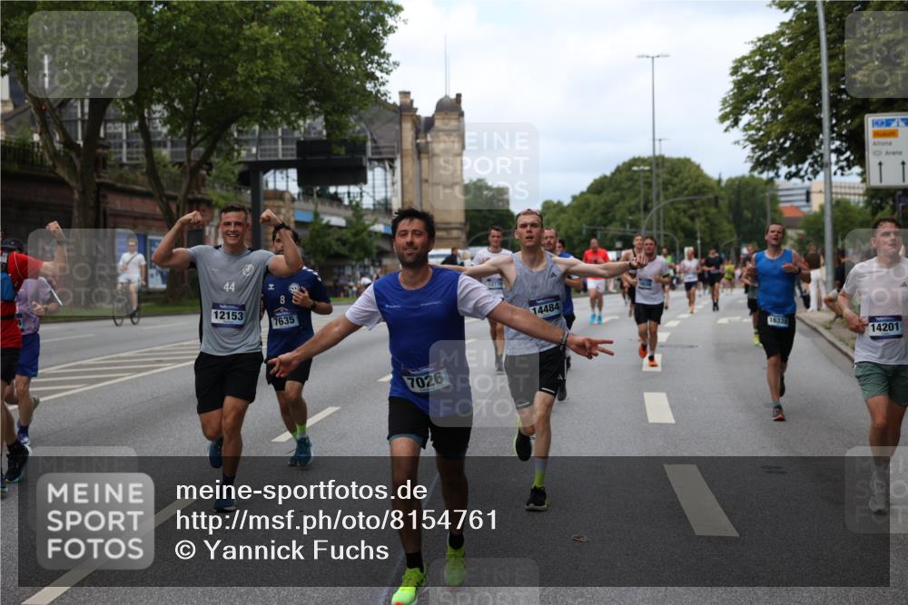 29.06.2025 - hella hamburg halbmarathon Yannick Fuchs http://msf.ph/oto/8154761 29.06.2025 10:37:56 20KM 3109, 3116, 3124, 3146, 3437, 3697, 3928, 4080, 4318, 5506, 6495, 7026, 7093, 7185, 7451, 7508, 7635, 8664, 9114, 10237, 10246, 10493, 11648, 11778, 11848, 12153, 12327, 12623, 12657, 12776, 13348, 13398, 13897, 14201, 14210, 14484, 14690, 14849, 15383, 15932, 16105, 16314, 16338, 16648, 16997, 17391, 17403, 17516, 18449, 18678, 18775, 19009, 19038, 19051, 19090, 19229 meine-sportfotos.de