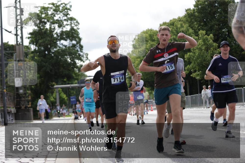 29.06.2025 - hella hamburg halbmarathon Jannik Wohlers http://msf.ph/oto/8154772 29.06.2025 10:16:33 Lombardsbrücke 1117, 1137, 1240, 1331, 1348, 1403, 1553, 1602, 2225, 3088, 3450, 3622, 6328, 6742, 6941, 6948, 7114, 7115, 7257, 7345, 7360, 7376, 7924, 7928, 8263, 8513, 8619, 9091, 9208, 9492, 9647, 9891, 10165, 10314, 10317, 10320, 10735, 10926, 11410, 12043, 12252, 12289, 12297, 12640, 13206, 13365, 13605, 13851, 14597, 14646, 15381, 15564, 15613, 15713, 16447, 16459, 16704, 16709, 17010, 17449, 17527, 17661, 17741, 17845, 18245 meine-sportfotos.de