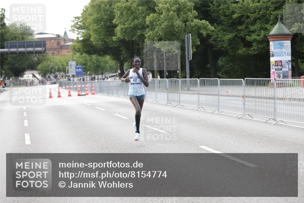 29.06.2025 - hella hamburg halbmarathon Jannik Wohlers http://msf.ph/oto/8154774 29.06.2025 09:35:36 Lombardsbrücke 28, 42, 14689 meine-sportfotos.de