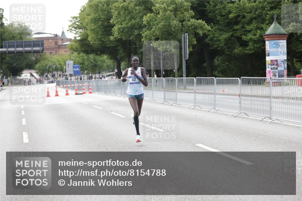 29.06.2025 - hella hamburg halbmarathon Jannik Wohlers http://msf.ph/oto/8154788 29.06.2025 09:35:36 Lombardsbrücke 28, 42, 14689 meine-sportfotos.de