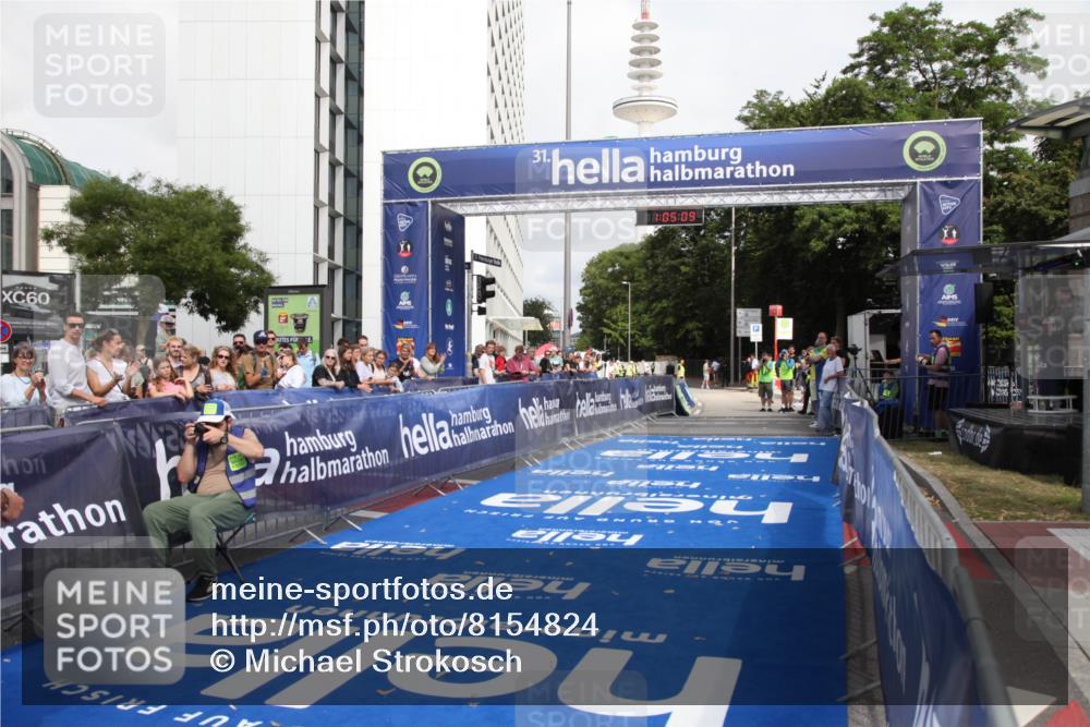 29.06.2025 - hella hamburg halbmarathon Michael Strokosch http://msf.ph/oto/8154824 29.06.2025 10:05:12 Ziel 21, 20052, 20518 meine-sportfotos.de