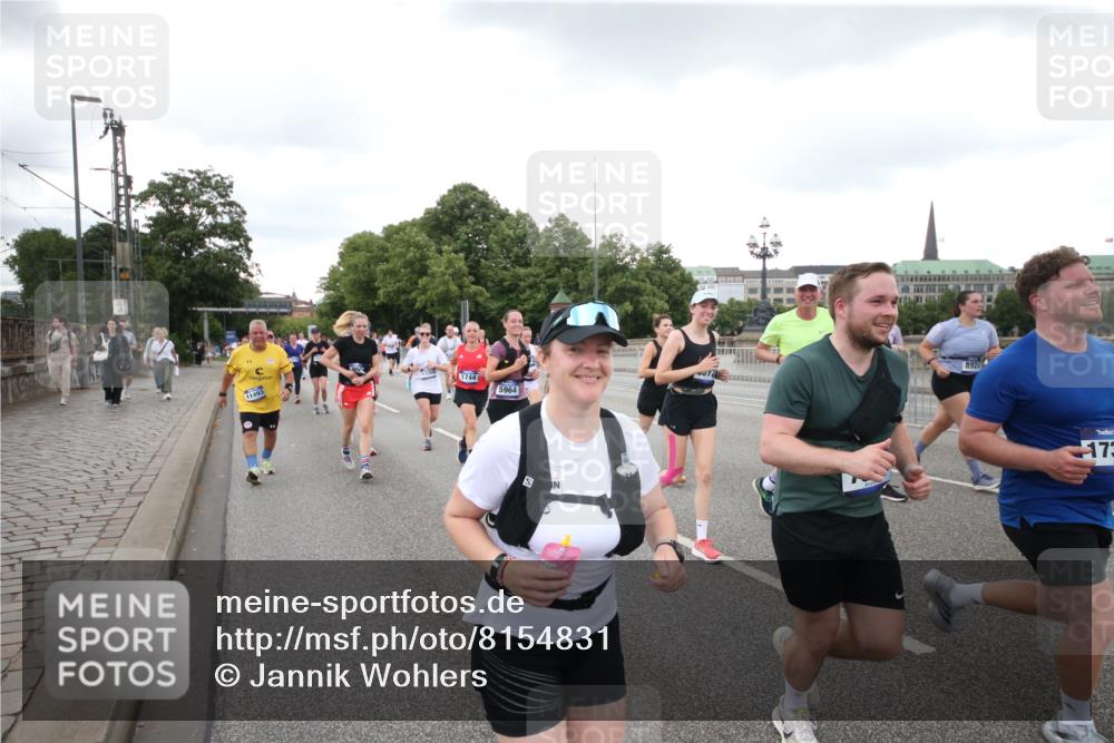 29.06.2025 - hella hamburg halbmarathon Jannik Wohlers http://msf.ph/oto/8154831 29.06.2025 10:53:32 Lombardsbrücke 1017, 1263, 1687, 1744, 1753, 1789, 2079, 2372, 2854, 3055, 3079, 3249, 3465, 3467, 3557, 4801, 4838, 5430, 5856, 5898, 5964, 6039, 6192, 6273, 6583, 7614, 8924, 9138, 9503, 9572, 11390, 11472, 11769, 12283, 12611, 13034, 13350, 13368, 14171, 14596, 14665, 14799, 15047, 15191, 15290, 15791, 16313, 16748, 16930, 17255, 17309, 17487, 17622, 18348, 18365, 18904, 19019 meine-sportfotos.de