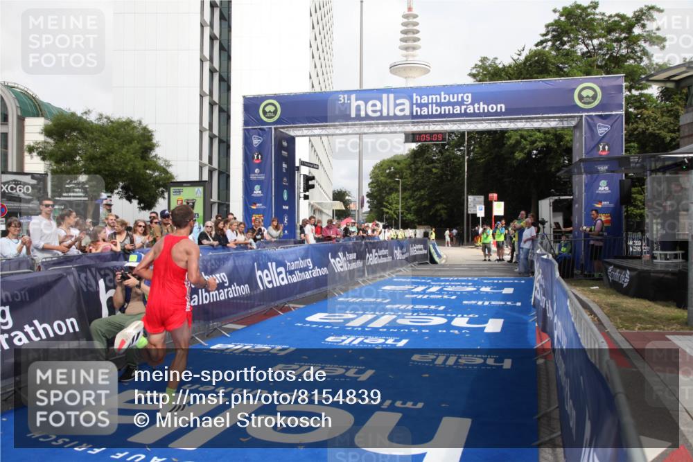 29.06.2025 - hella hamburg halbmarathon Michael Strokosch http://msf.ph/oto/8154839 29.06.2025 10:05:13 Ziel 21, 20052, 20518 meine-sportfotos.de