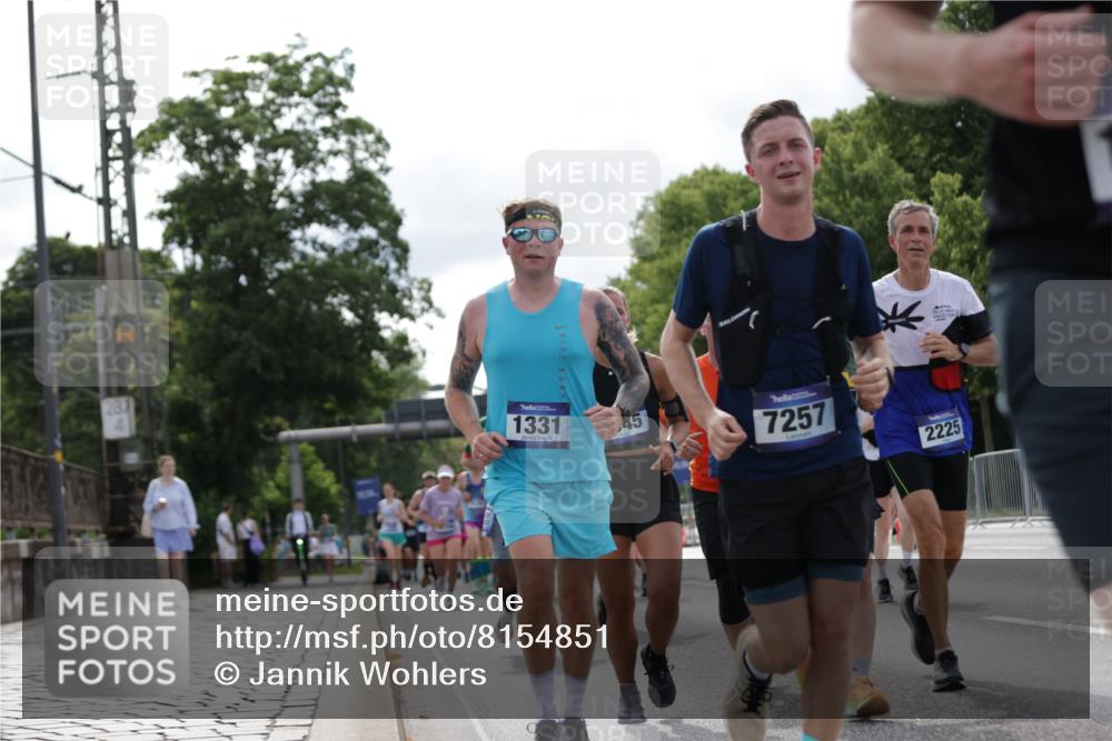 29.06.2025 - hella hamburg halbmarathon Jannik Wohlers http://msf.ph/oto/8154851 29.06.2025 10:16:36 Lombardsbrücke 1117, 1137, 1240, 1298, 1331, 1348, 1403, 1553, 1602, 2225, 2908, 3210, 3450, 3622, 5929, 5930, 5995, 6328, 6948, 7114, 7115, 7257, 7345, 7360, 7376, 7924, 7928, 8263, 8513, 8983, 9208, 9647, 9891, 10165, 10314, 10317, 10320, 10735, 10926, 11410, 12043, 12252, 12289, 12640, 13206, 13365, 13605, 14597, 14646, 15140, 15381, 15564, 15613, 15713, 16447, 16459, 16704, 16709, 17010, 17449, 17527, 17661, 17741, 17984, 18245, 18571 meine-sportfotos.de
