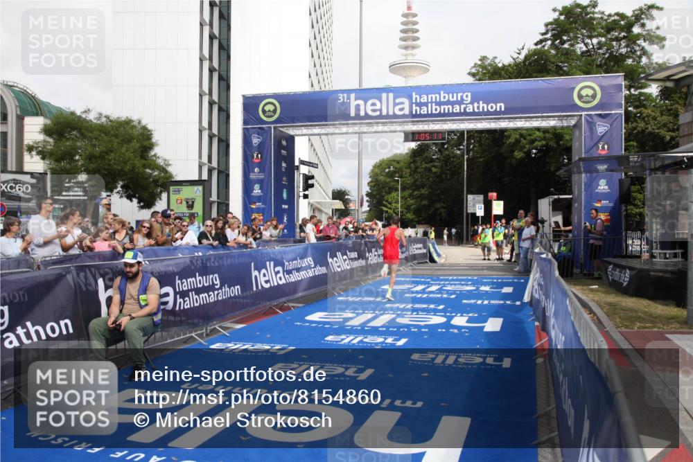29.06.2025 - hella hamburg halbmarathon Michael Strokosch http://msf.ph/oto/8154860 29.06.2025 10:05:14 Ziel 21, 20052, 20518 meine-sportfotos.de