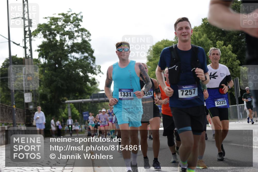 29.06.2025 - hella hamburg halbmarathon Jannik Wohlers http://msf.ph/oto/8154861 29.06.2025 10:16:36 Lombardsbrücke 1117, 1137, 1240, 1298, 1331, 1348, 1403, 1553, 1602, 2225, 2908, 3210, 3450, 3622, 5929, 5930, 5995, 6328, 6948, 7114, 7115, 7257, 7345, 7360, 7376, 7924, 7928, 8263, 8513, 8983, 9208, 9647, 9891, 10165, 10314, 10317, 10320, 10735, 10926, 11410, 12043, 12252, 12289, 12640, 13206, 13365, 13605, 14597, 14646, 15140, 15381, 15564, 15613, 15713, 16447, 16459, 16704, 16709, 17010, 17449, 17527, 17661, 17741, 17984, 18245, 18571 meine-sportfotos.de