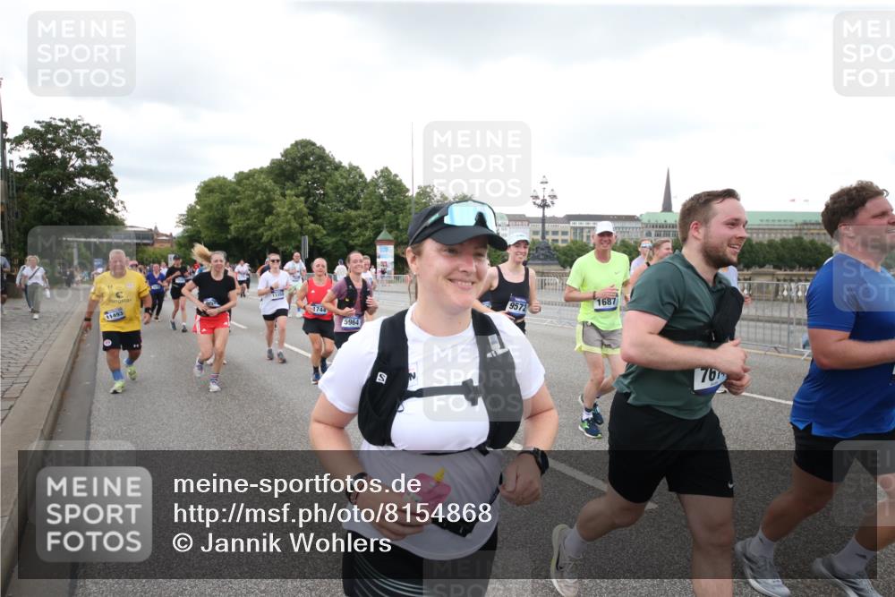 29.06.2025 - hella hamburg halbmarathon Jannik Wohlers http://msf.ph/oto/8154868 29.06.2025 10:53:32 Lombardsbrücke 1017, 1263, 1687, 1744, 1753, 1789, 2079, 2372, 2854, 3055, 3079, 3249, 3465, 3467, 3557, 4801, 4838, 5430, 5856, 5898, 5964, 6039, 6192, 6273, 6583, 7614, 8924, 9138, 9503, 9572, 11390, 11472, 11769, 12283, 12611, 13034, 13350, 13368, 14171, 14596, 14665, 14799, 15047, 15191, 15290, 15791, 16313, 16748, 16930, 17255, 17309, 17487, 17622, 18348, 18365, 18904, 19019 meine-sportfotos.de